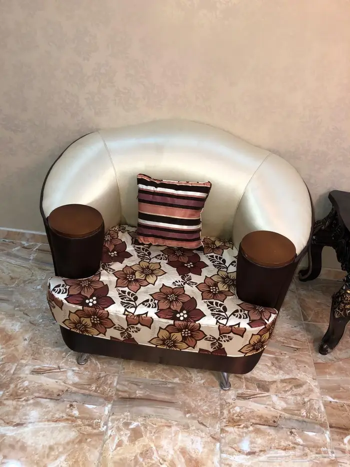 كنب مستعمل نظيييف شرط 4