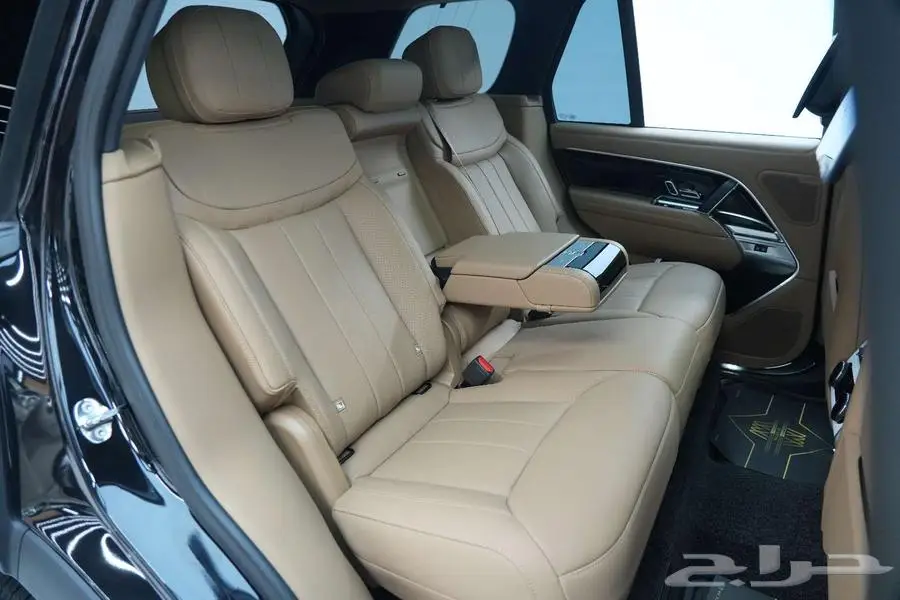 لاند روفر رنج روفر HSE موديل 2025 V6 أصفار خليجي أسود بيج 15