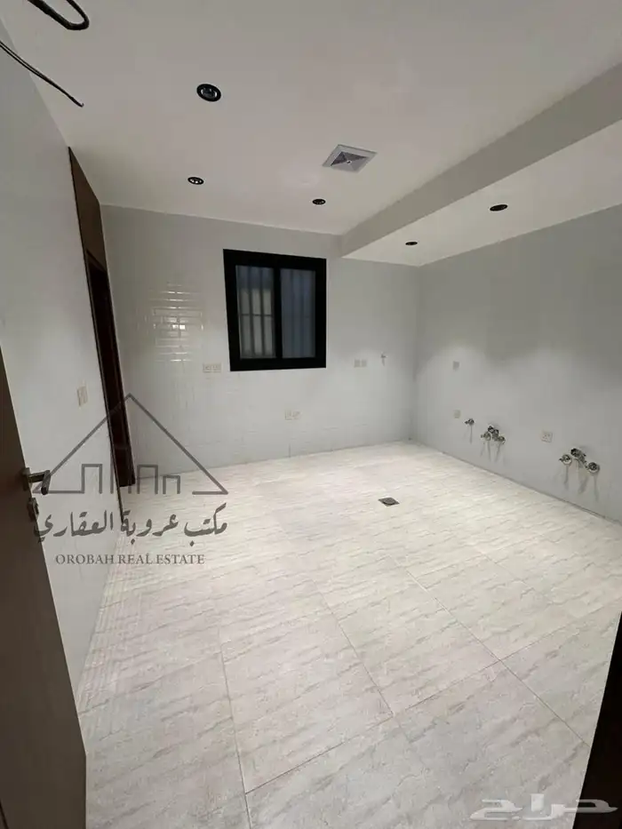 للبيع فيلا روف ارضي حي المروج 7
