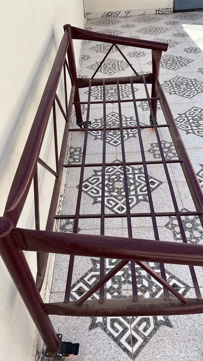 للبيع كراسي مع طاولات 0
