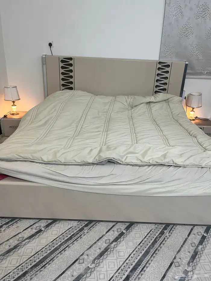 غرفة نوم سرير. تسريحة. شفنيره. كومدينات. دولاب ملابس ك 1