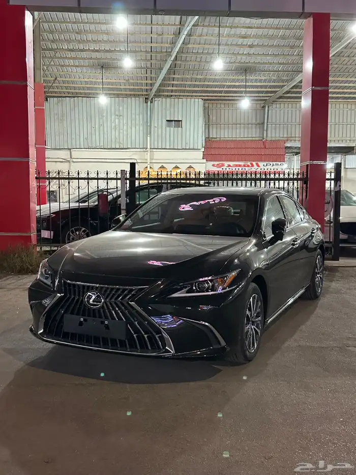 لكزس 2025 ES350 بسعر 203.000 2
