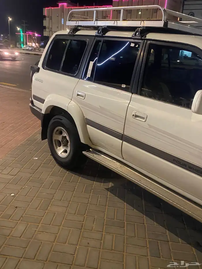 جيب صالون موديل 1997ممشي 300وعليها بودي وكاله مجدد ومفحوص 2