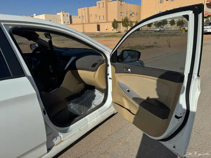 اكسنت2013 بهاقص شاصي ومكينتها نظيفةومكيفها بارد للبيع الرياض 4