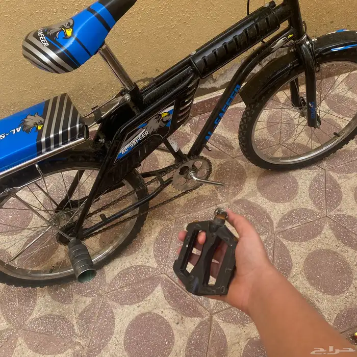 سيكل كلاسيكي بس الدعسات منكسره و الزنجير كل اشوي ينفك 0
