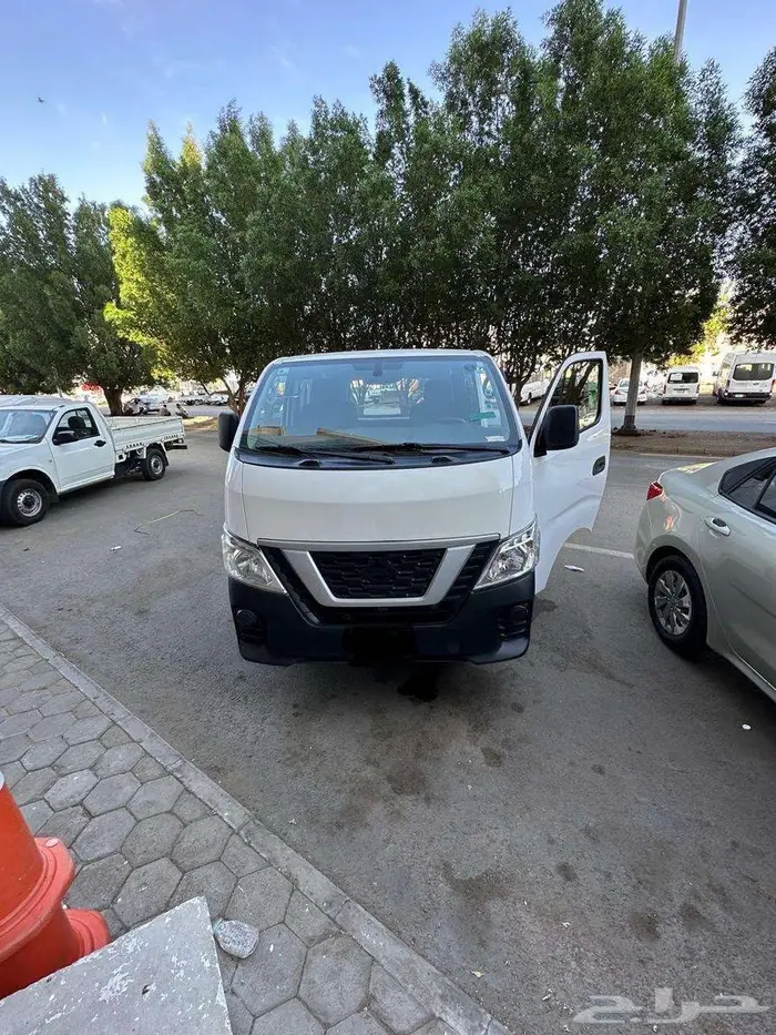 نيسان اورفان جاف للايجار 0