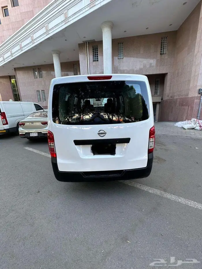 نيسان اورفان جاف للايجار 1