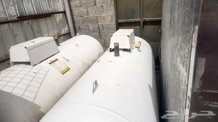 3 خزان غاز سعة 2000 لتر ممتازه ونظيفه شرط 2008 0