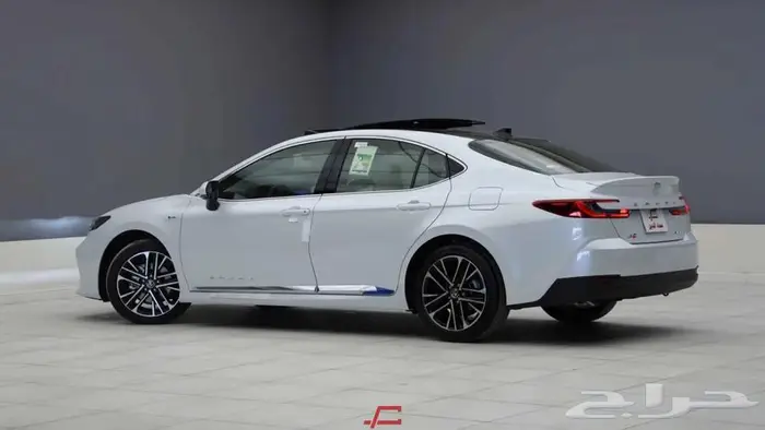 تويوتا كامري LE هايبرد 2025 3