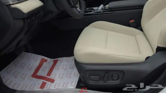 تويوتا كامري LE هايبرد 2025 10