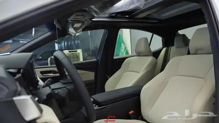 تويوتا كامري LE هايبرد 2025 13