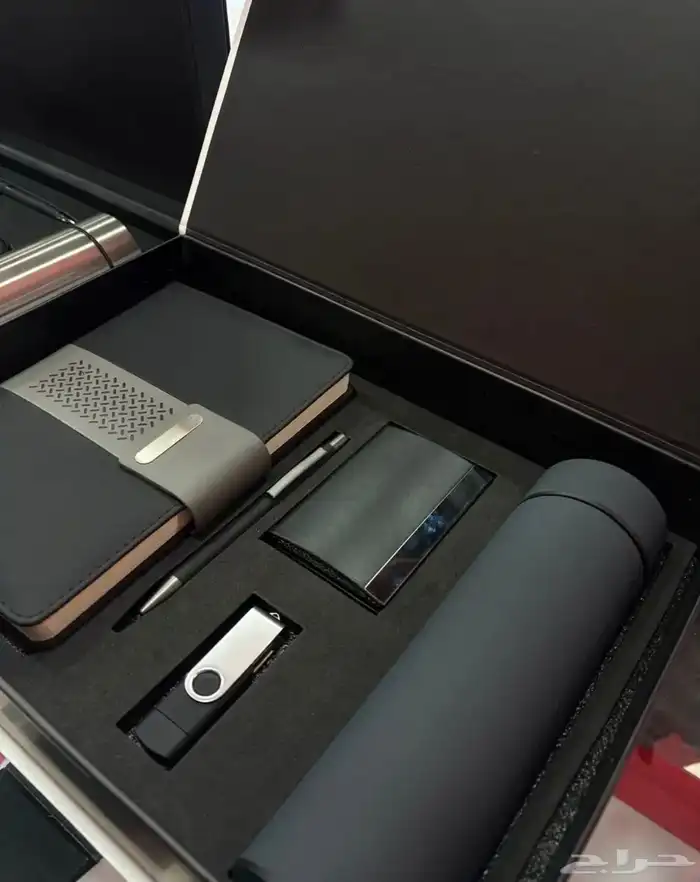 بوكس هدايا دعائية ( باور بانك مضيئ بشعار شركتك ) 2