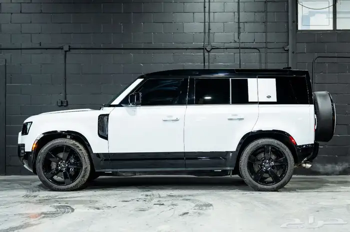 2023 Land Rover Defender P525 1