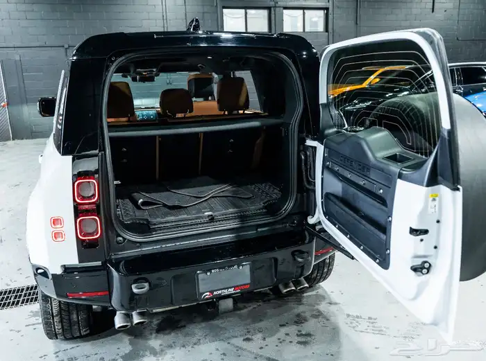 2023 Land Rover Defender P525 4
