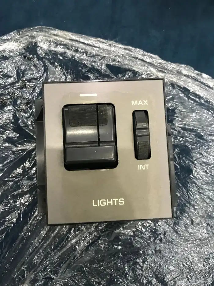 قط ع كابرس من 91 -96 وديكورات من 91-93 التواصل خاص فقط 57