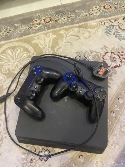 سوني4 مع 2يد اصليه من جرير حاله جيده 0