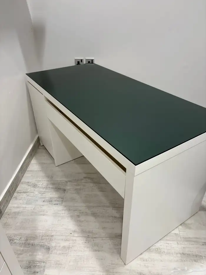 طاولة ايكيا 2