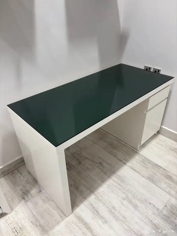 طاولة ايكيا 0