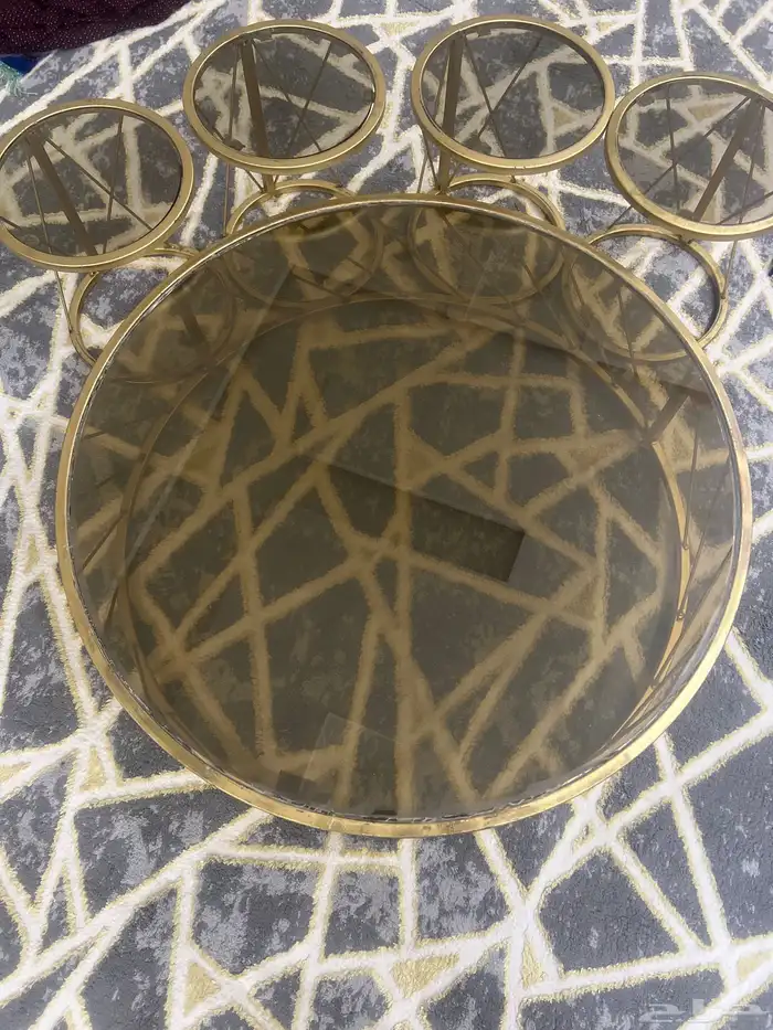 طاولة ارضية مع خدمه اربعه 0