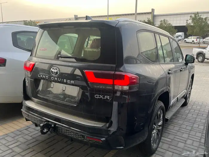 تويوتا لاندكروزر GXR S بنزين 2025 متاح اقساط و كاش 3
