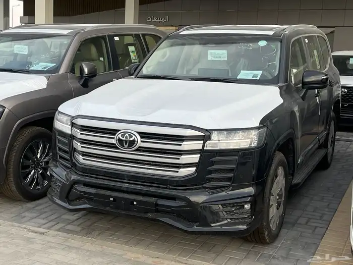 تويوتا لاندكروزر GXR S بنزين 2025 متاح اقساط و كاش 2