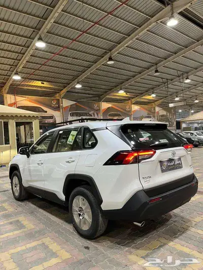 تويوتا راف فور LE دفع امامي بنزين 2025 كاش وبنك 12