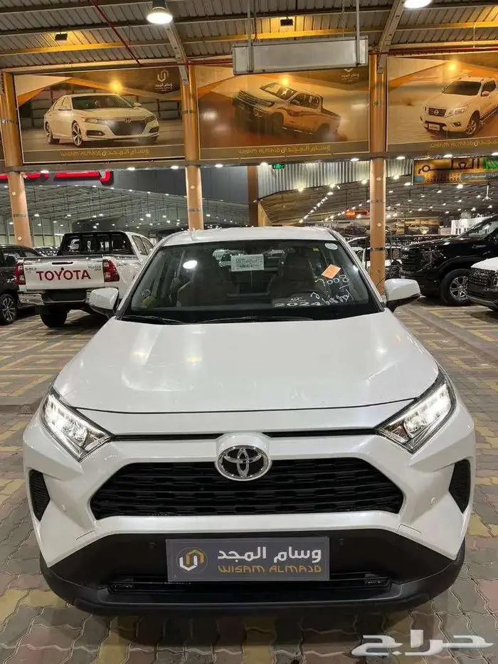 تويوتا راف فور LE دفع امامي بنزين 2025 كاش وبنك 3