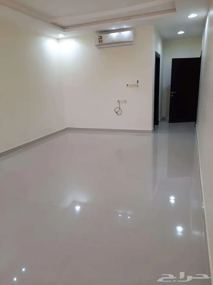 فيلا للإيجار دوبلكس زاوية على شارعين الرياض حي العوالي 11