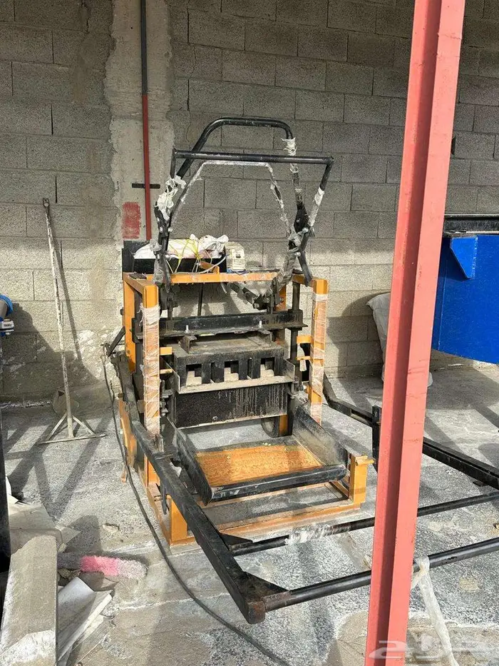 ماكينات مصنع بلوك وإنترلوك للبيع أو الأيجار 8