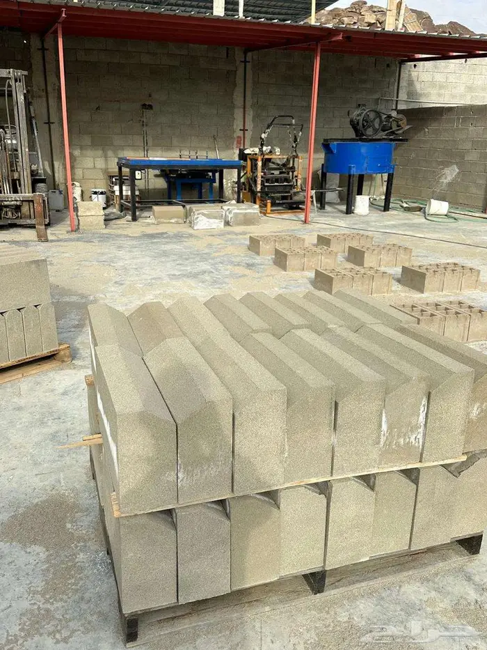 ماكينات مصنع بلوك وإنترلوك للبيع أو الأيجار 0