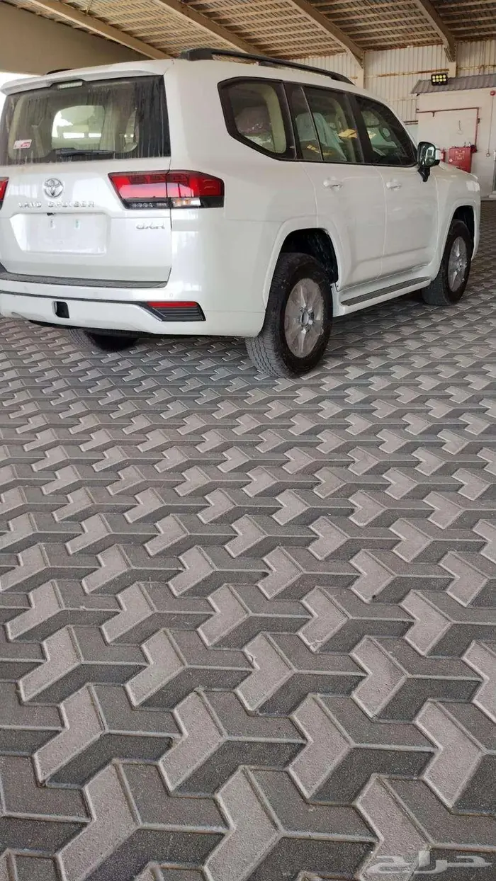 لاندكروزر جي اكس ار L2 موديل 2025 1