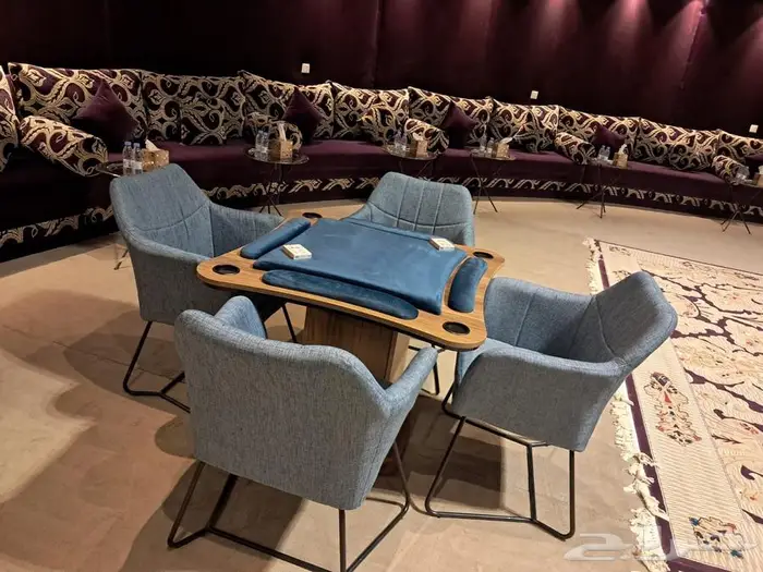 طاولة بلوت ملكية مع كراسي 2