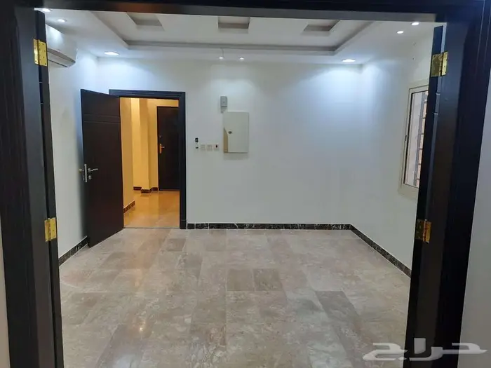 فيلا للإيجار دوبلكس زاوية على شارعين الرياض حي العوالي 15