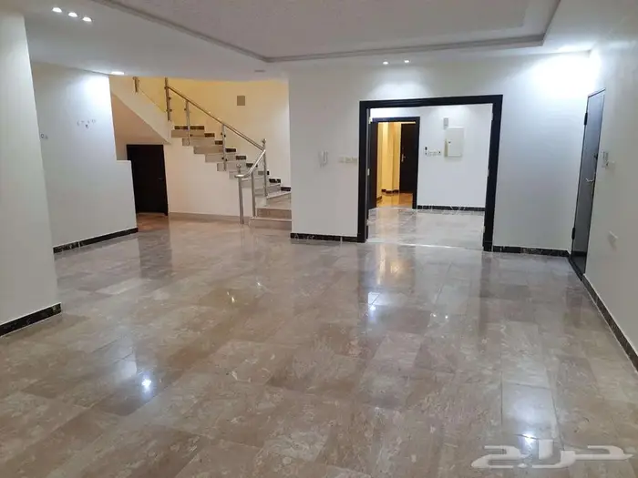 فيلا للإيجار دوبلكس زاوية على شارعين الرياض حي العوالي 14