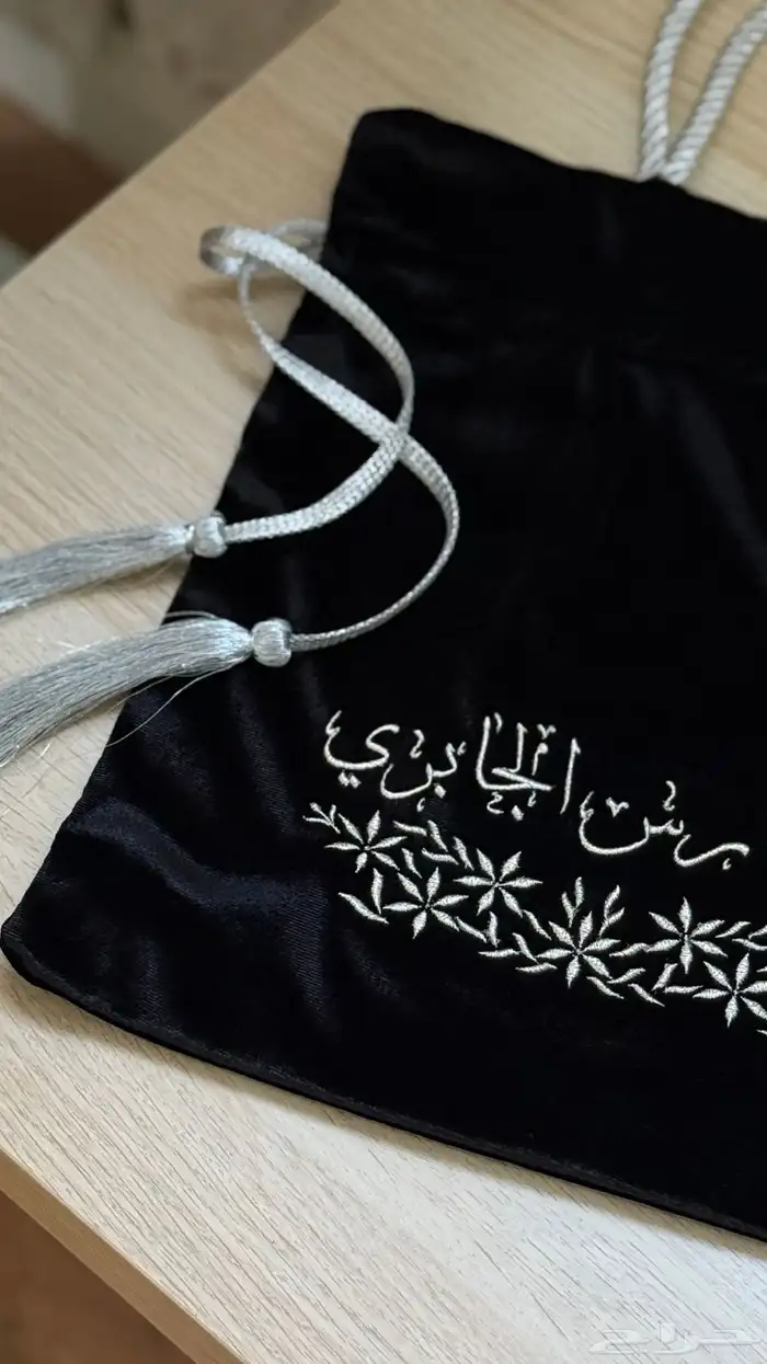 اكياس عبايات مخمل مطرزة 1