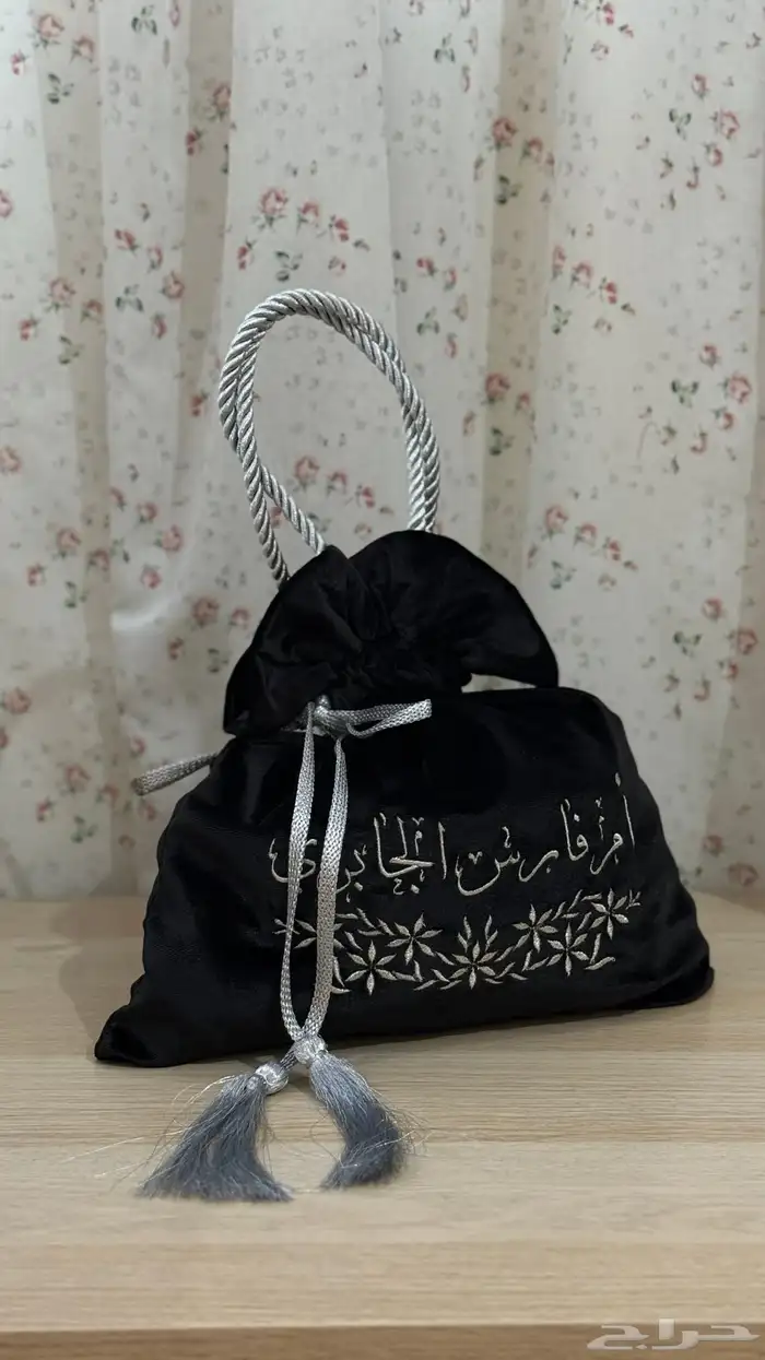 اكياس عبايات مخمل مطرزة 5