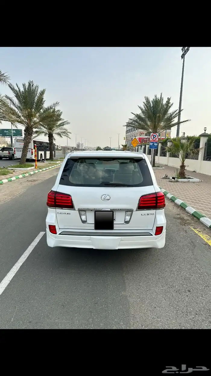( تم البيع )لكزس LX 570 فل كامل سعودي وكالة او للبدل المناسب 2
