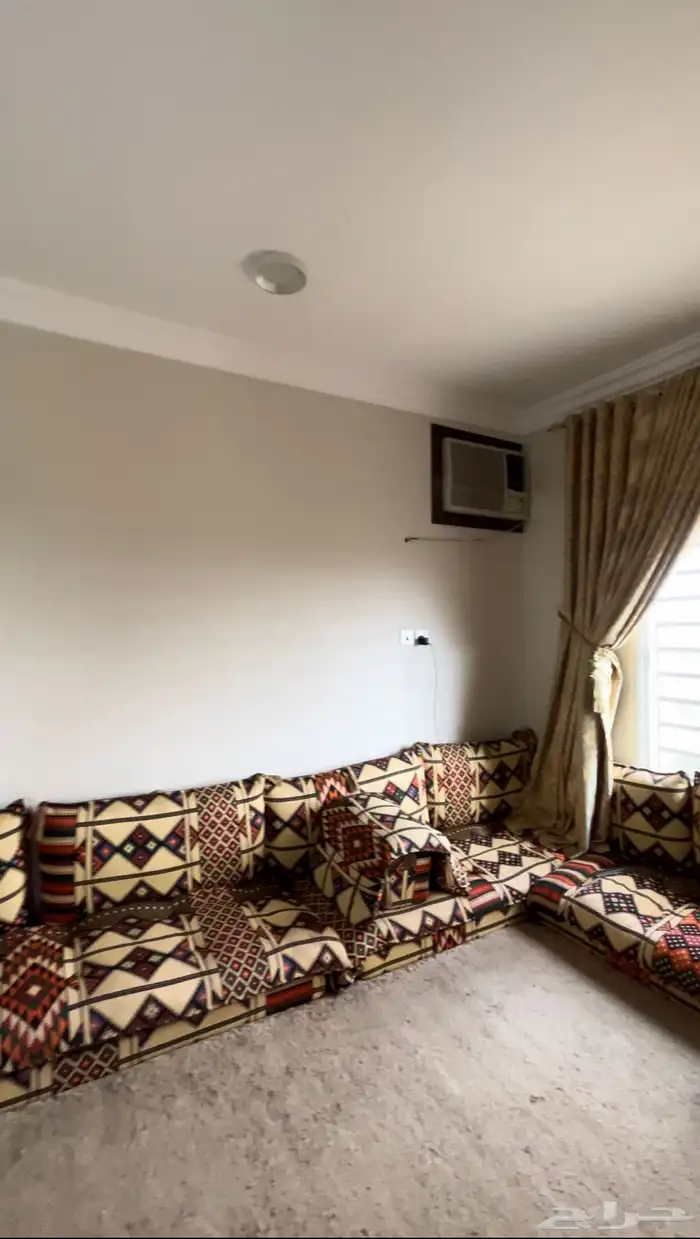 كنب مجلس ارضي نظيف 0