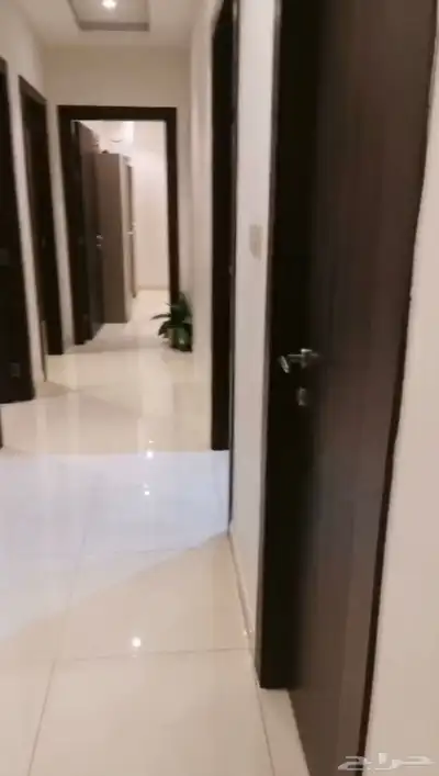 شقة للبيع مؤثثة بالكامل خلف ممشى بطحاء قريش 3