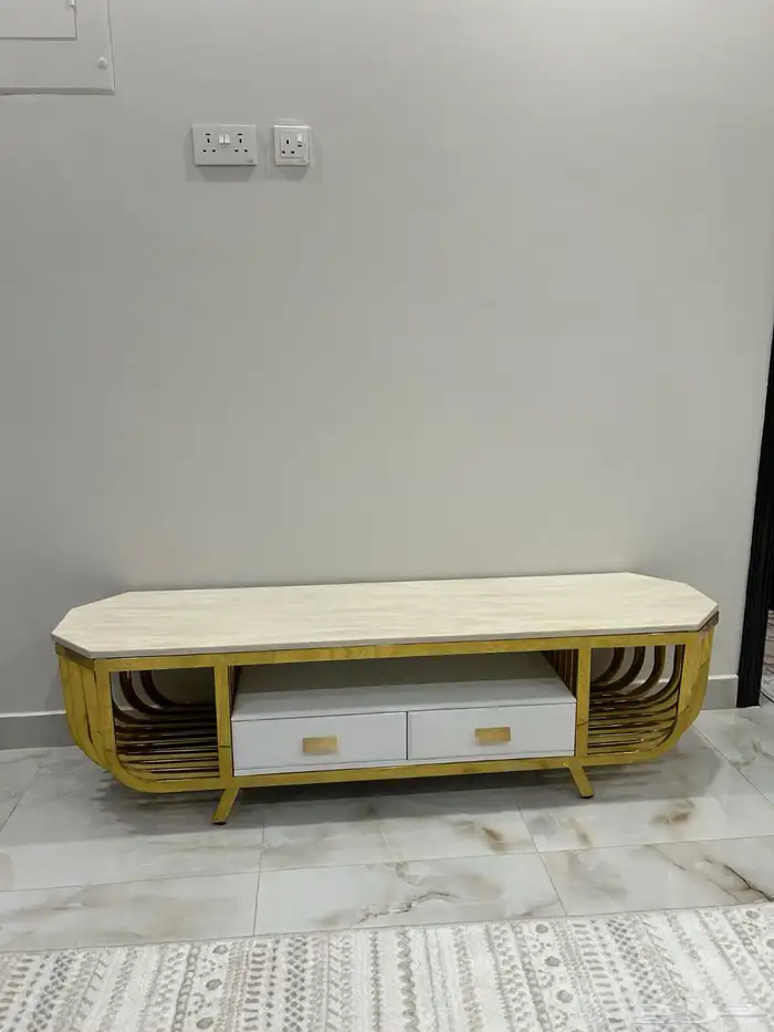 طاولة تلفزيون للبيع 0