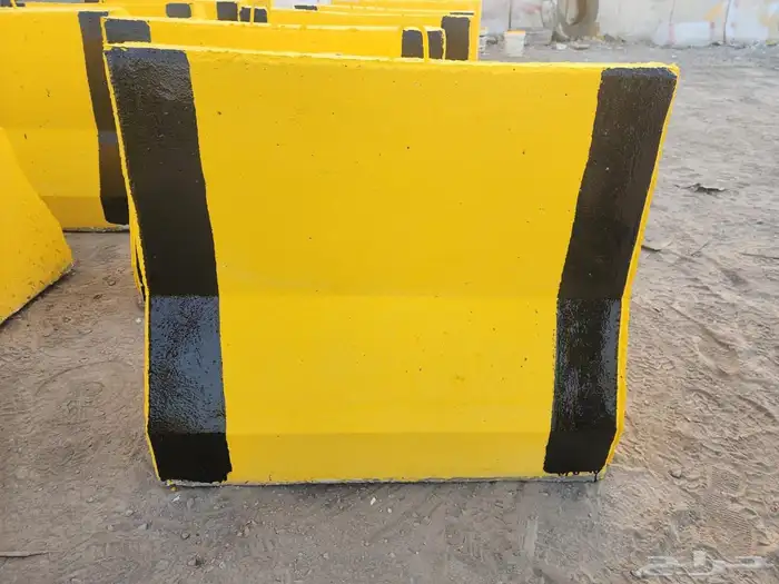 حواجز خرسانية قواعد أناره جميع المقاييس 8
