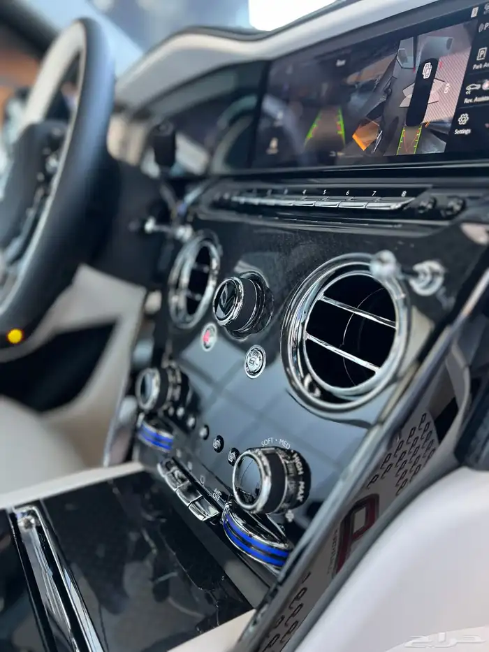 كولينان بلاك بادج - Rolls-Royce Cullinan Black Badge 2025 14