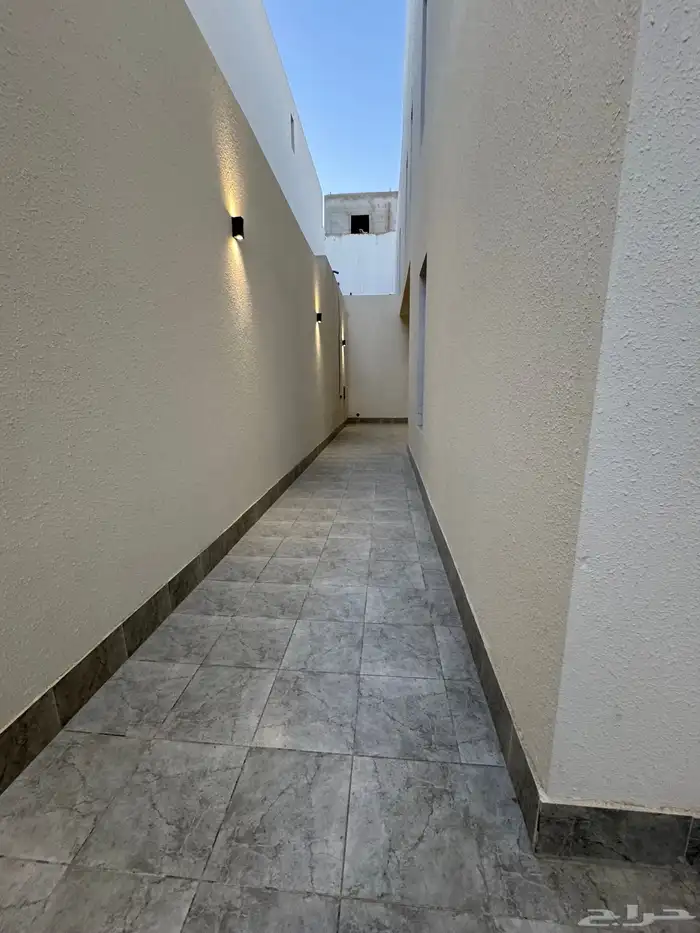 للبيع تاون هاوس ارضي ب سطح 2