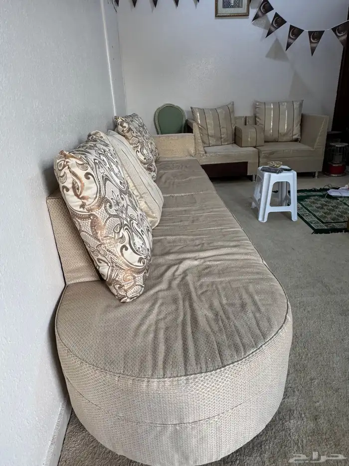 مجلس كنب 4قطع 2كنب و2زاويه و6مخده وا مراكي 0