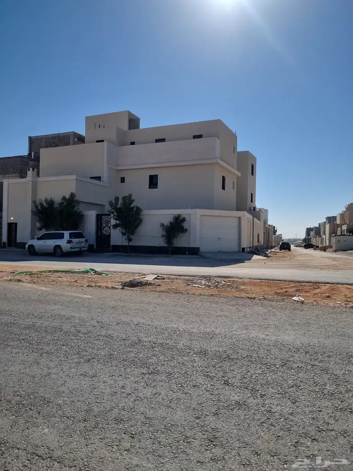 عقار زاوية للبيع   سكني استثماري في موقع استراتيجي الجبيلة 0