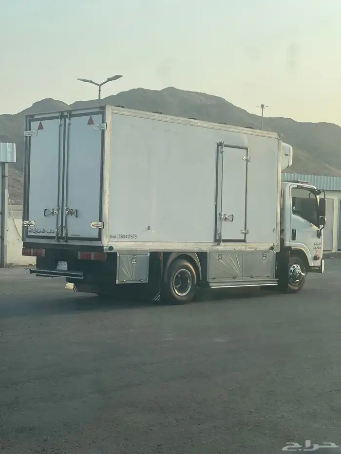 يوجد لدينا ثلاجه للاجار الشهري واليومي مع توفير سواق 0