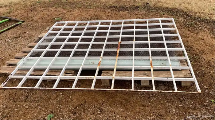 شباك ألمنيوم مع شبكة حديد حماية 3