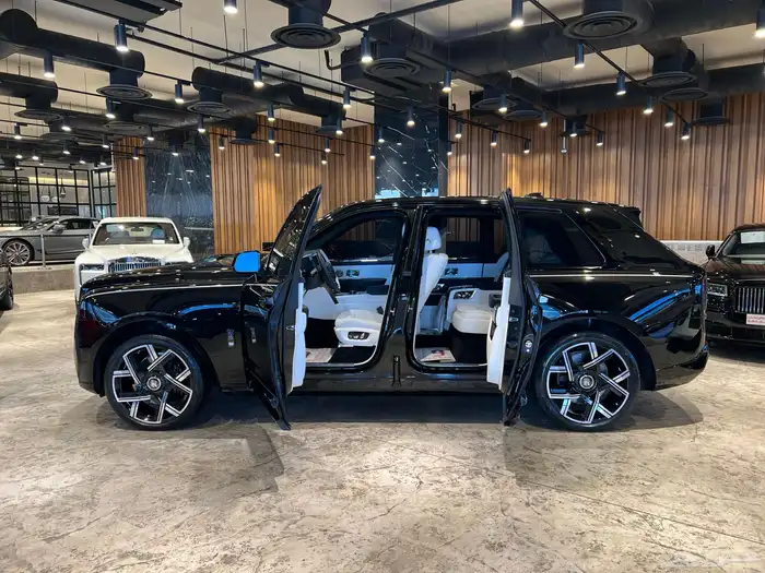كولينان بلاك بادج - Rolls-Royce Cullinan Black Badge 2025 3