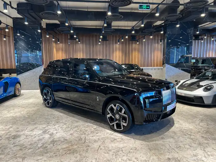 كولينان بلاك بادج - Rolls-Royce Cullinan Black Badge 2025 0