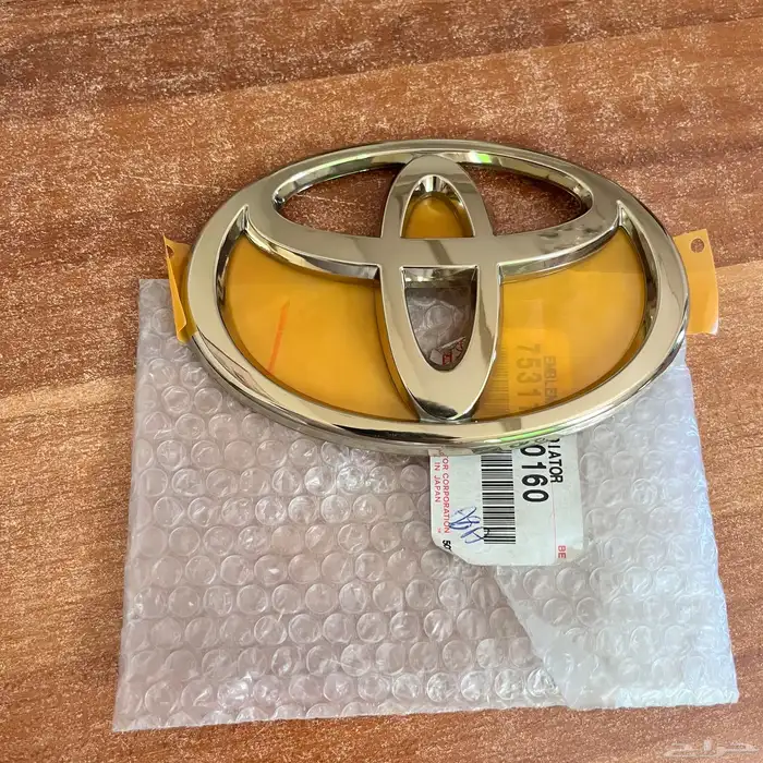 علامة شبك ذهبي لاندكروزر 0